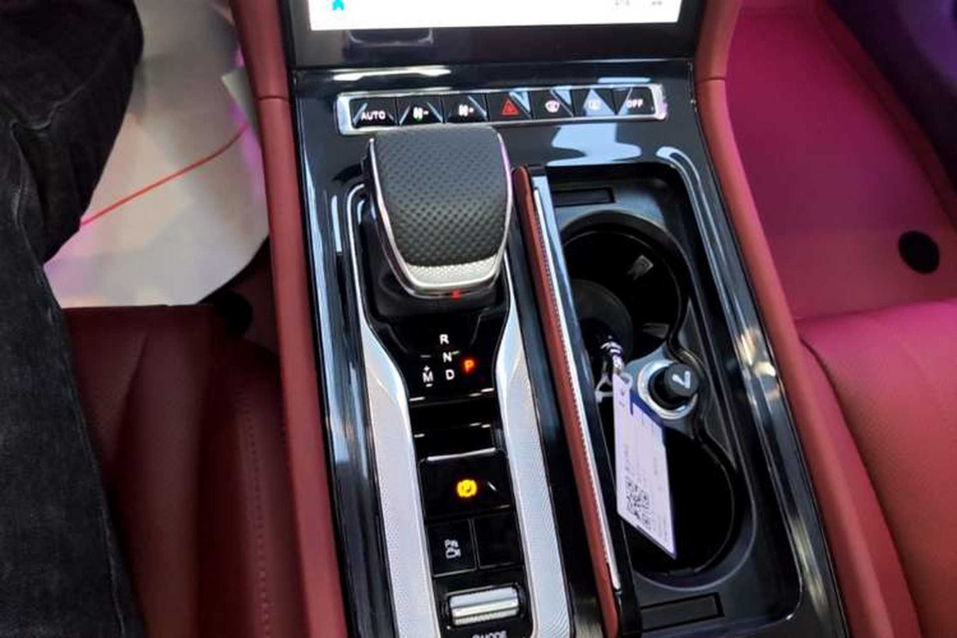 Used Hongqi H5 2025 2.0T Automatic Flag Edition – 500 000 Units Commemorative Version Gear Lever