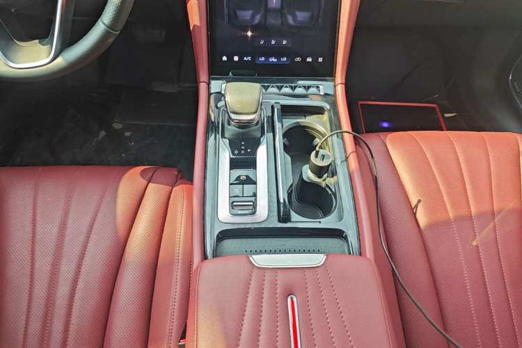 Used Hongqi H5 2025 2.0T Automatic Flag Edition – 500 000 Units Commemorative Version Gear Lever