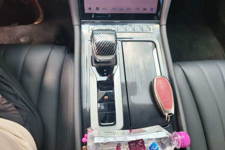 Used Hongqi H5 2025 1.5T DCT Xuan Ying Edition Gear Lever