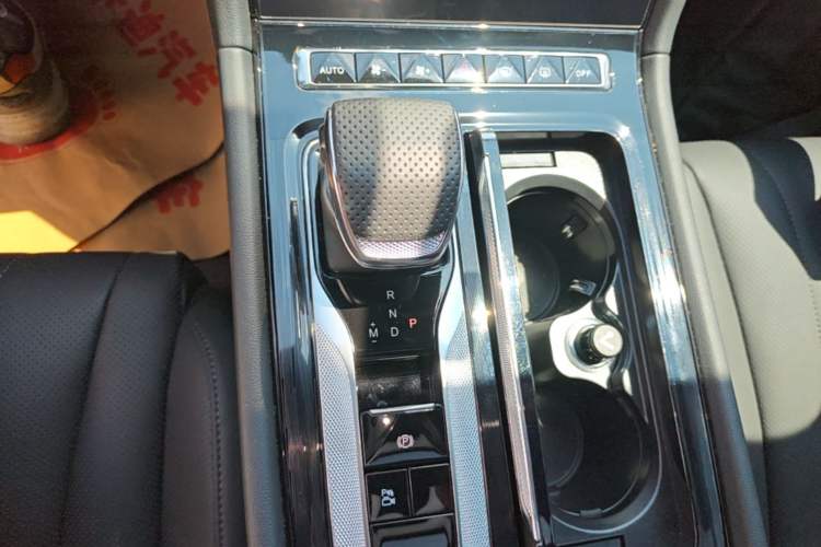 Used Hongqi H5 2025 1.5T DCT Xuan Ying Edition Gear Lever