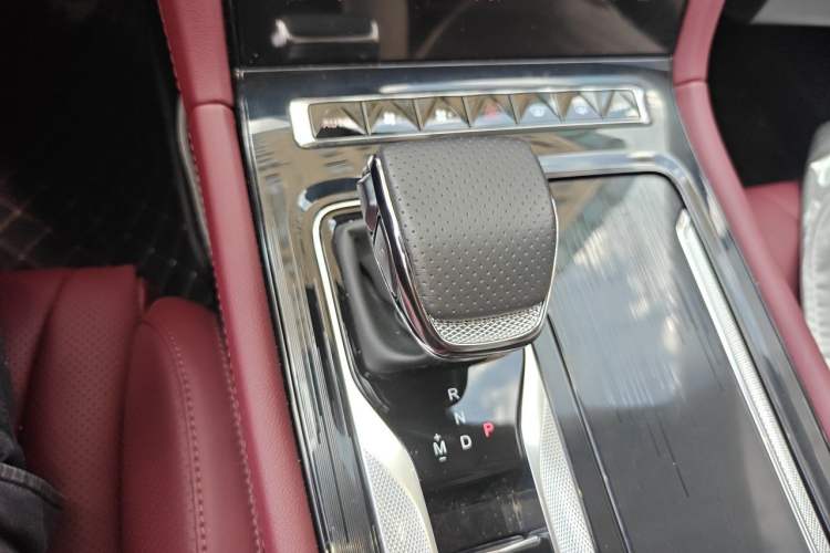Used Hongqi H5 2025 1.5T DCT Qiyun 500 000th Unit Commemorative Edition Gear Lever