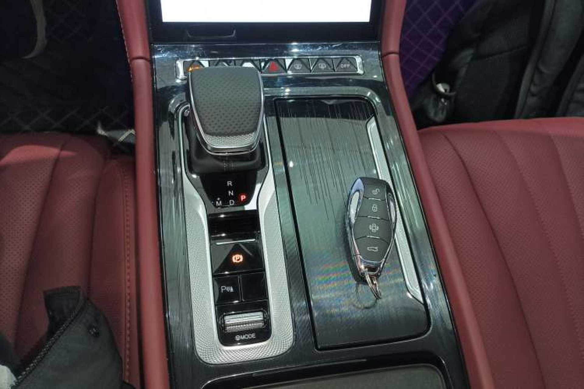 Used Hongqi H5 2025 2.0T Automatic Flag Edition – 500 000 Units Commemorative Version Gear Lever