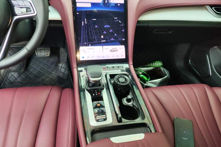 Used Hongqi H5 2025 2.0T Automatic Flag Edition – 500 000 Units Commemorative Version Gear Lever