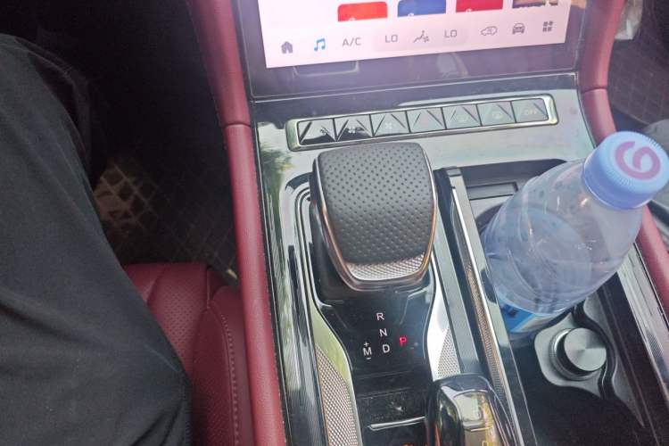 Used Hongqi H5 2025 1.5T DCT Xuan Ying Edition Gear Lever