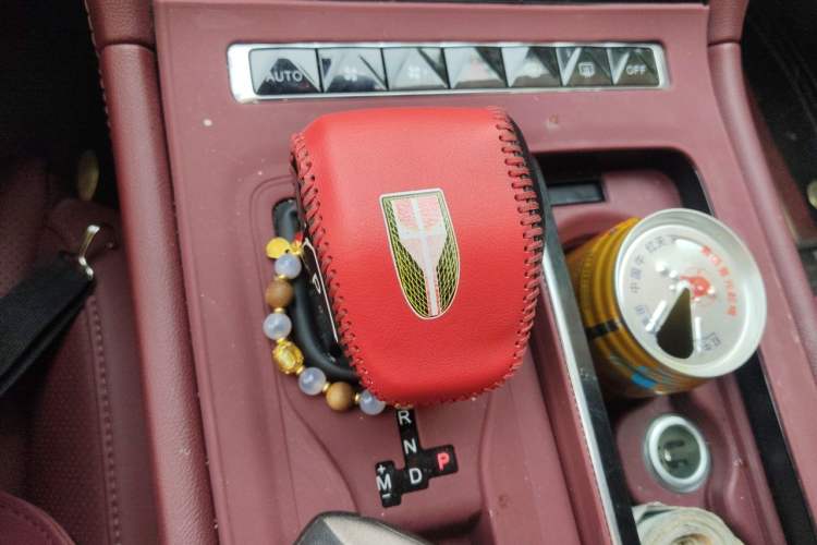 Used Hongqi H5 2025 2.0T Automatic Flag Edition – 500 000 Units Commemorative Version Gear Lever