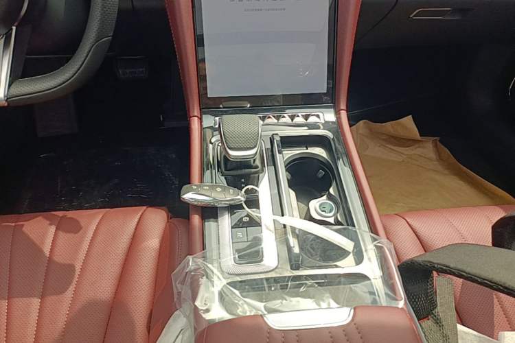 Used Hongqi H5 2025 1.5T DCT Xuan Ying Edition Gear Lever