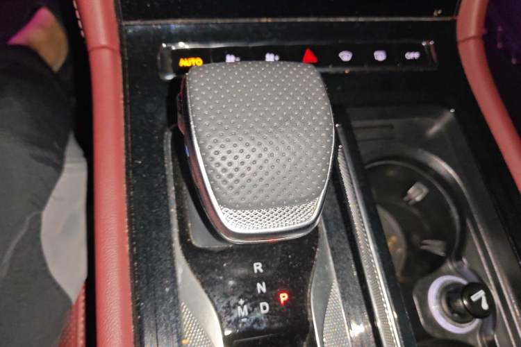 Used Hongqi H5 2025 1.5T DCT Qiyun 500 000th Unit Commemorative Edition Gear Lever