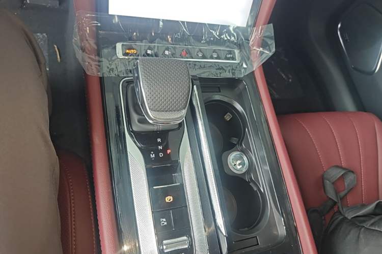 Used Hongqi H5 2025 2.0T Automatic Flag Edition – 500 000 Units Commemorative Version Gear Lever