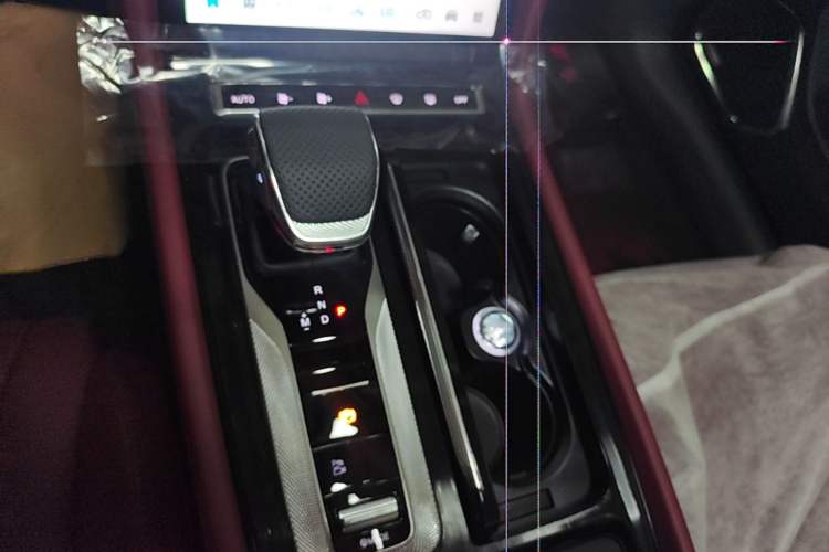 Used Hongqi H5 2025 2.0T Automatic Flag Edition – 500 000 Units Commemorative Version Gear Lever