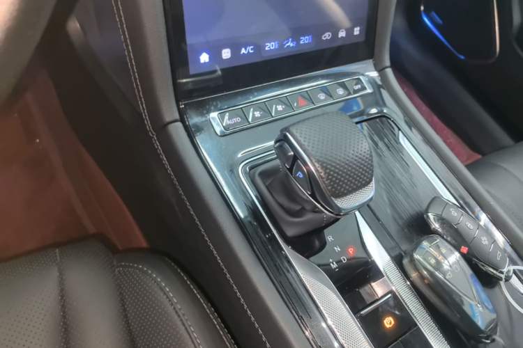 Used Hongqi H5 2025 2.0T Automatic Flag Edition – 500 000 Units Commemorative Version Gear Lever