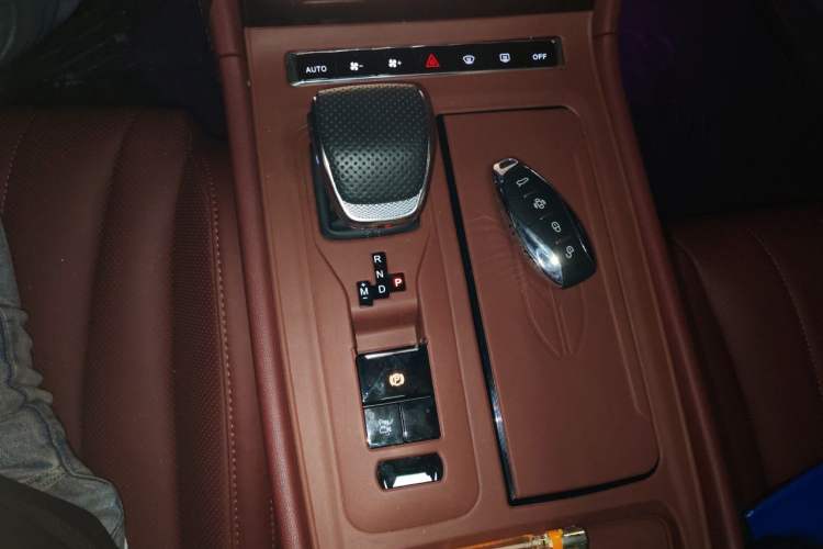 Used Hongqi H5 2025 1.5T DCT Qiyun 500 000th Unit Commemorative Edition Gear Lever