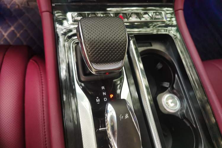 Used Hongqi H5 2025 2.0T Automatic Flag Edition – 500 000 Units Commemorative Version Gear Lever