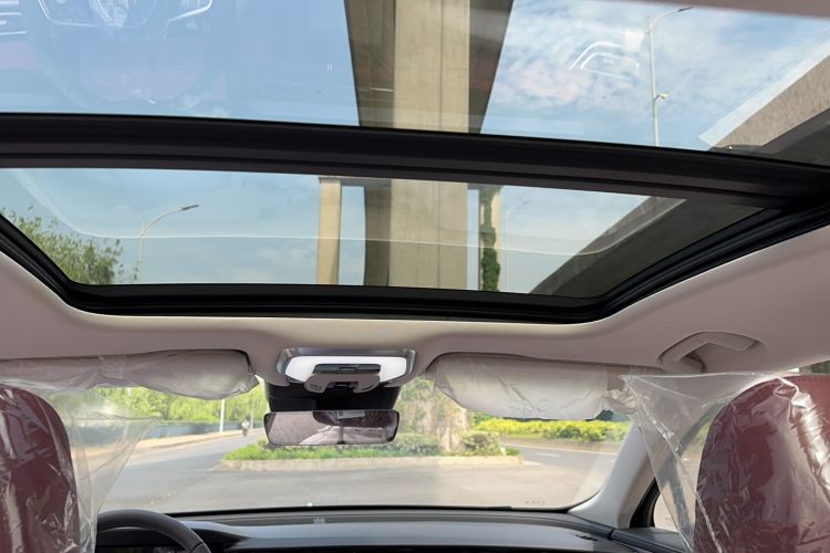 Used Hongqi H5 2025 2.0T Automatic Flag Edition – 500 000 Units Commemorative Version Headliner