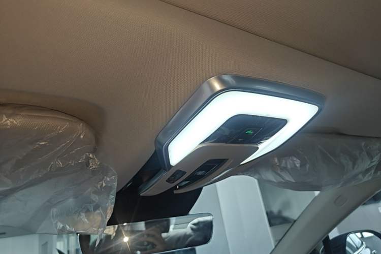 Used Hongqi H5 2025 2.0T Automatic Flag Edition – 500 000 Units Commemorative Version Headliner
