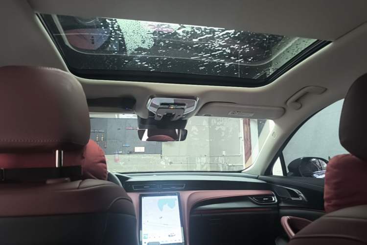Used Hongqi H5 2025 Model 2.0T Automatic Xuan Ying 2 Million Units Commemorative Edition Headliner