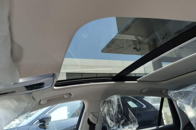 Used Hongqi H5 2025 2.0T Automatic Flag Edition – 500 000 Units Commemorative Version Headliner