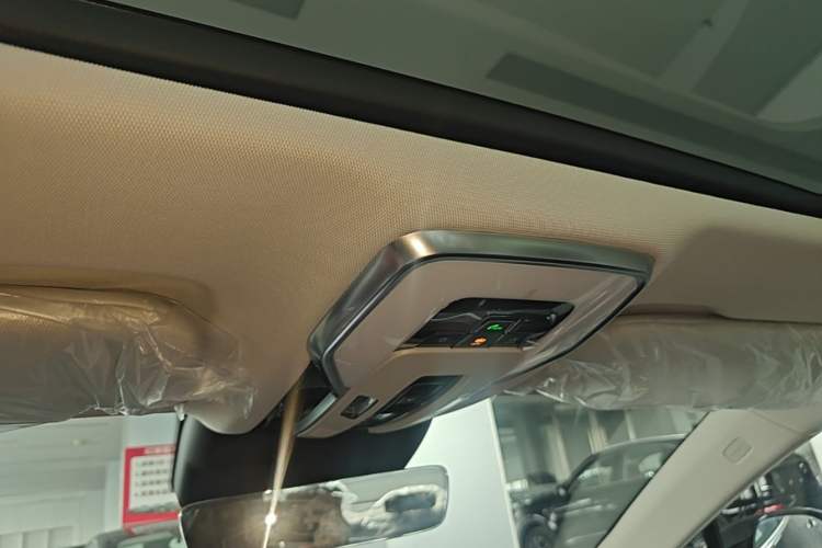 Used Hongqi H5 2025 2.0T Automatic Flag Edition – 500 000 Units Commemorative Version Headliner
