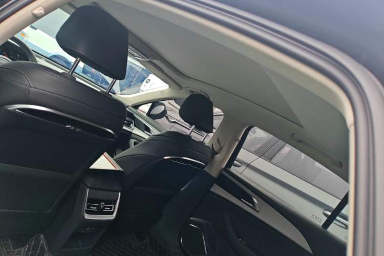 Used Hongqi H5 2025 1.5T DCT Qiyun 500 000th Unit Commemorative Edition Headliner