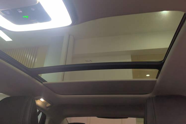 Used Hongqi H5 2025 2.0T Automatic Flag Edition – 500 000 Units Commemorative Version Headliner