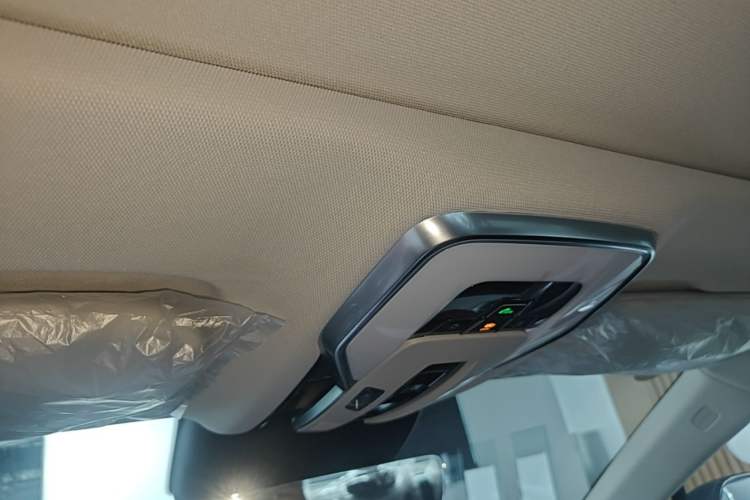 Used Hongqi H5 2025 2.0T Automatic Flag Edition – 500 000 Units Commemorative Version Headliner