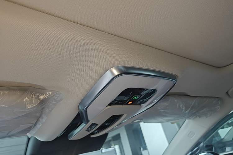 Used Hongqi H5 2025 2.0T Automatic Flag Edition – 500 000 Units Commemorative Version Headliner