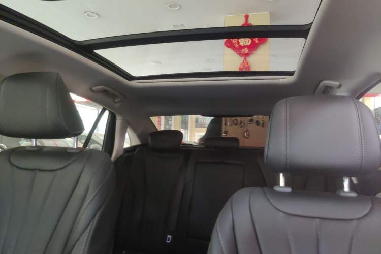 Used Hongqi H5 2025 2.0T Automatic Flag Edition – 500 000 Units Commemorative Version Headliner