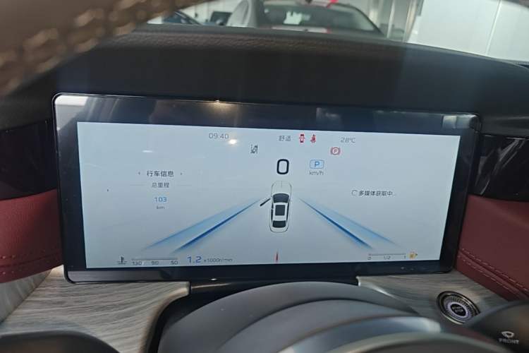 Used Hongqi H5 2025 2.0T Automatic Flag Edition – 500 000 Units Commemorative Version Instrument Cluster