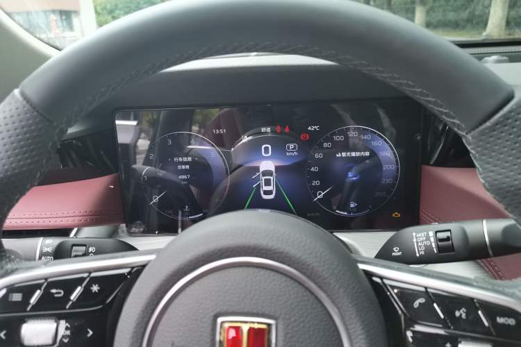 Used Hongqi H5 2025 2.0T Automatic Flag Edition – 500 000 Units Commemorative Version Instrument Cluster