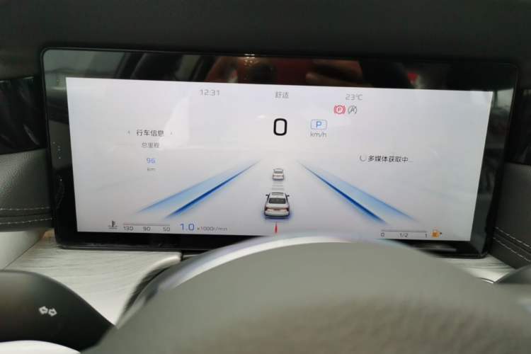 Used Hongqi H5 2025 2.0T Automatic Flag Edition – 500 000 Units Commemorative Version Instrument Cluster