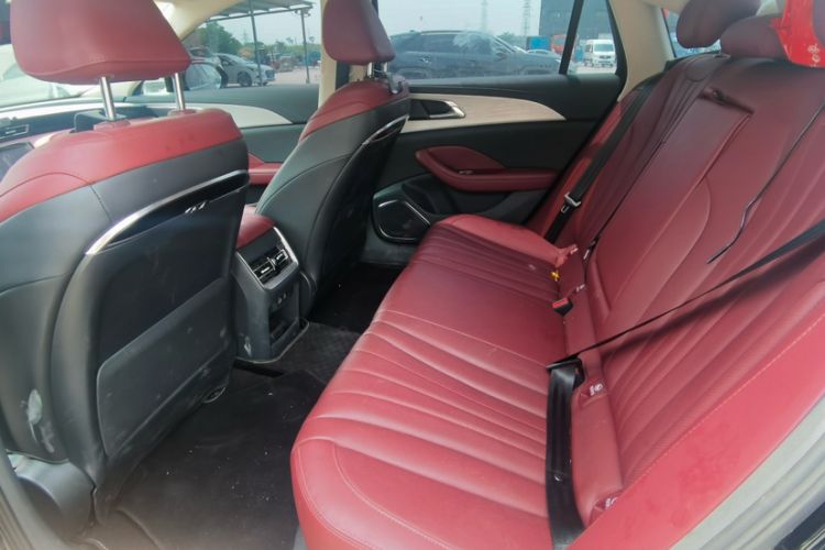 Used Hongqi H5 2025 2.0T Automatic Flag Edition – 500 000 Units Commemorative Version Interior 1