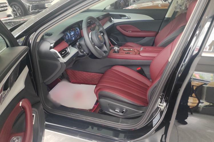 Used Hongqi H5 2025 2.0T Automatic Flag Edition – 500 000 Units Commemorative Version Interior 1