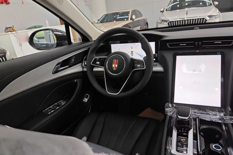 Used Hongqi H5 2025 2.0T Automatic Flag Edition – 500 000 Units Commemorative Version Interior 1