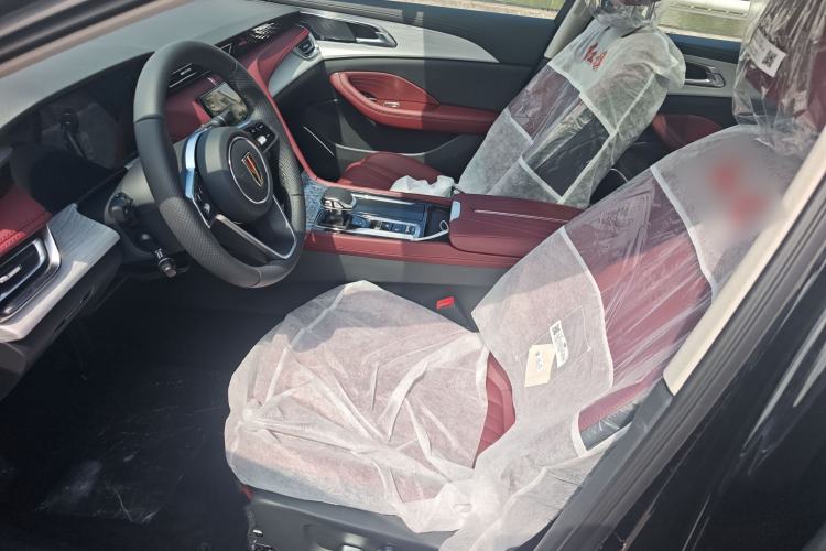 Used Hongqi H5 2025 2.0T Automatic Flag Edition – 500 000 Units Commemorative Version Interior 1