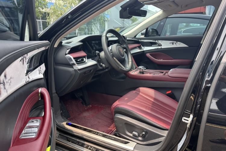 Used Hongqi H5 2025 2.0T Automatic Flag Edition – 500 000 Units Commemorative Version Interior 1