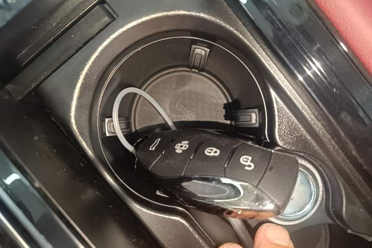 Used Hongqi H5 2025 Model 2.0T Automatic Xuan Ying 2 Million Units Commemorative Edition Interior 1