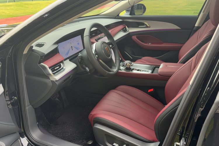 Used Hongqi H5 2025 2.0T Automatic Flag Edition – 500 000 Units Commemorative Version Interior 1