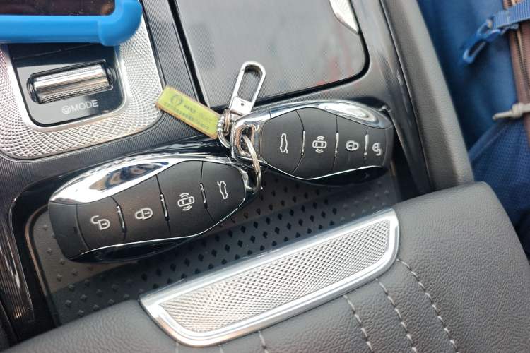Used Hongqi H5 2025 2.0T Automatic Flag Edition – 500 000 Units Commemorative Version Interior 1