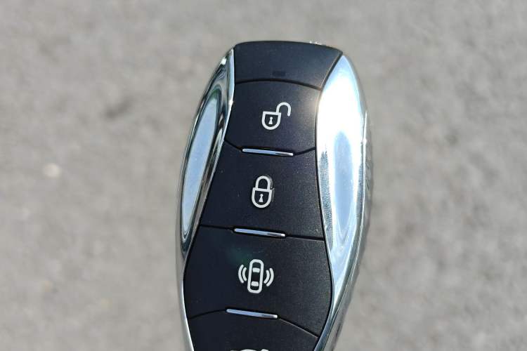 Used Hongqi H5 2025 2.0T Automatic Flag Edition – 500 000 Units Commemorative Version Interior 1