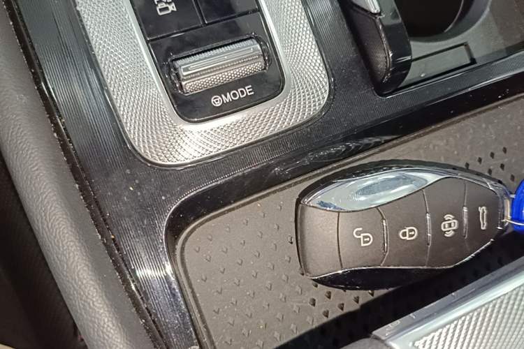 Used Hongqi H5 2025 2.0T Automatic Flag Edition – 500 000 Units Commemorative Version Interior 1
