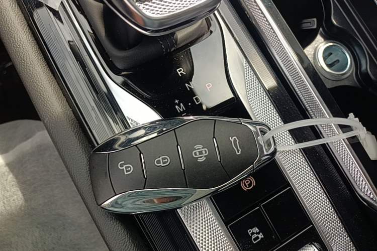 Used Hongqi H5 2025 2.0T Automatic Xuan Ying Edition Interior 1