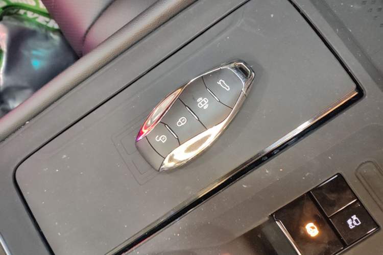 Used Hongqi H5 2025 1.5T DCT Qiyun 500 000th Unit Commemorative Edition Interior 1