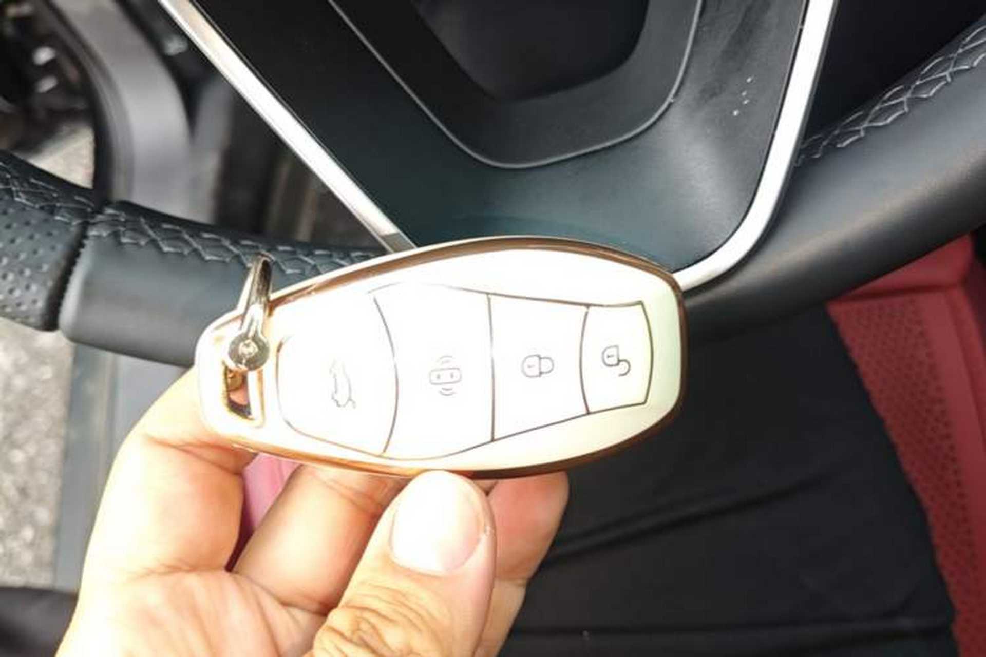 Used Hongqi H5 2025 2.0T Automatic Flag Edition – 500 000 Units Commemorative Version Interior 1