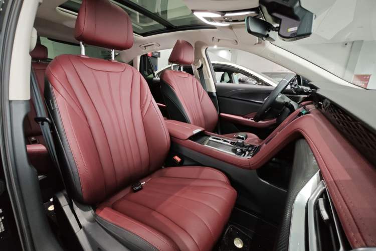 Used Hongqi H5 2025 Model 1.5T DCT Xuan Ying 2 Million Units Commemorative Edition Interior 12