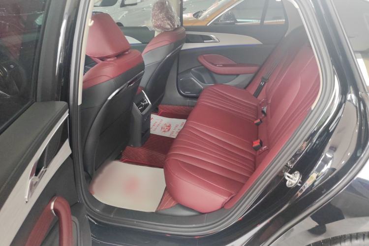 Used Hongqi H5 2025 2.0T Automatic Flag Edition – 500 000 Units Commemorative Version Interior 2