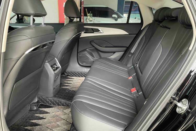Used Hongqi H5 2025 2.0T Automatic Flag Edition – 500 000 Units Commemorative Version Interior 2