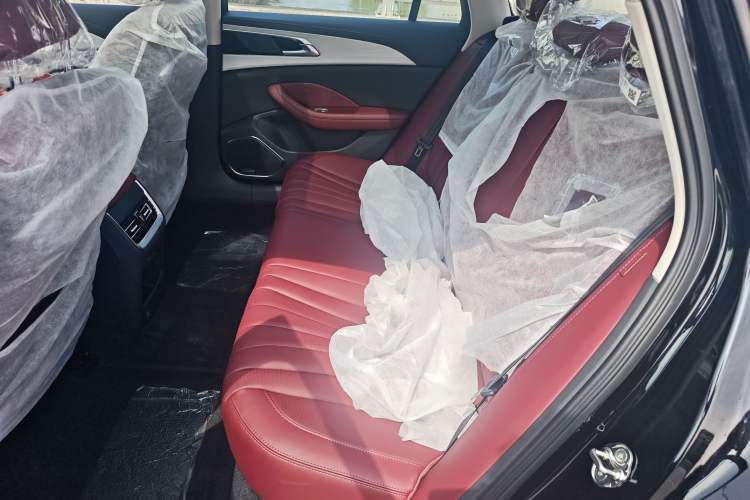 Used Hongqi H5 2025 2.0T Automatic Flag Edition – 500 000 Units Commemorative Version Interior 2