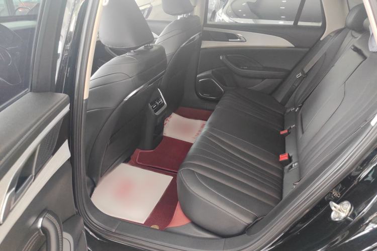 Used Hongqi H5 2025 2.0T Automatic Flag Edition – 500 000 Units Commemorative Version Interior 2