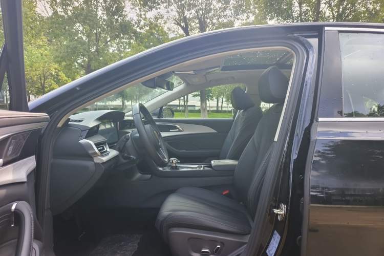 Used Hongqi H5 2025 2.0T Automatic Flag Edition – 500 000 Units Commemorative Version Interior 2