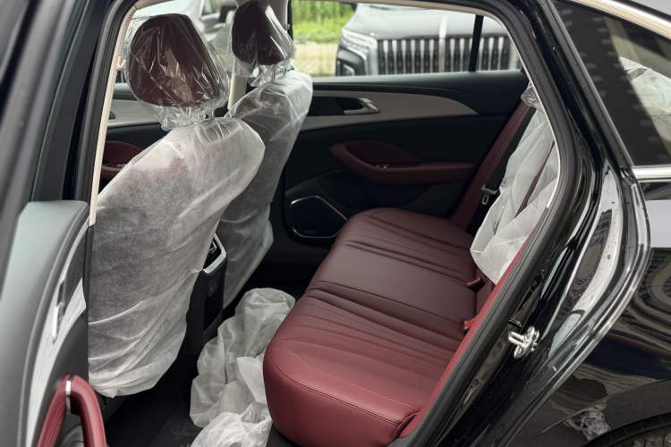 Used Hongqi H5 2025 2.0T Automatic Flag Edition – 500 000 Units Commemorative Version Interior 2