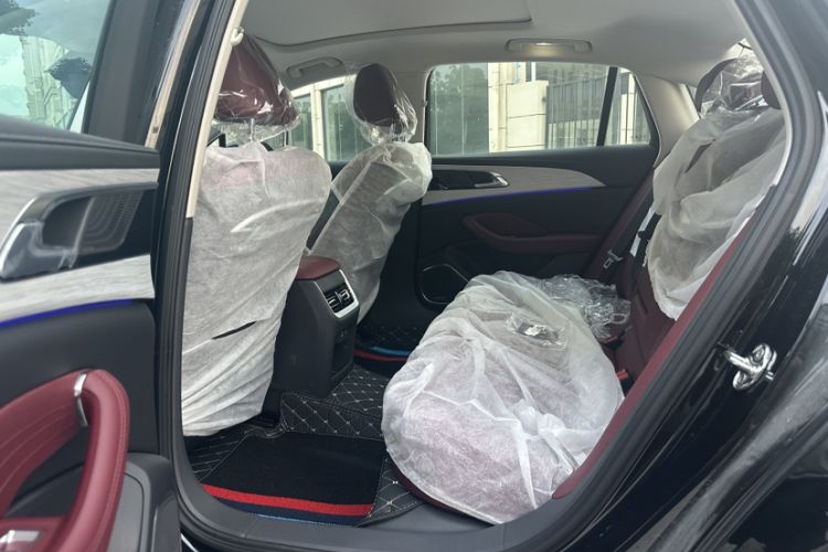 Used Hongqi H5 2025 2.0T Automatic Flag Edition – 500 000 Units Commemorative Version Interior 2